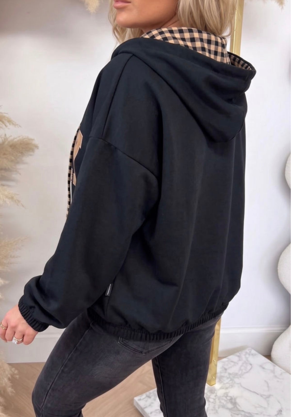 PRAY EMBROIDERY SWEATSHIRT